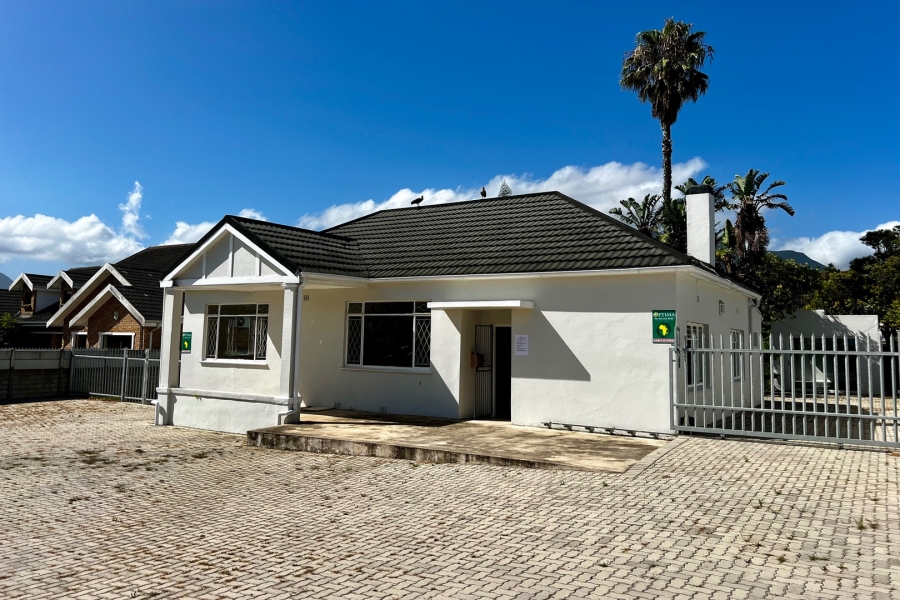  Bedroom Property for Sale in Dormehls Drift Western Cape